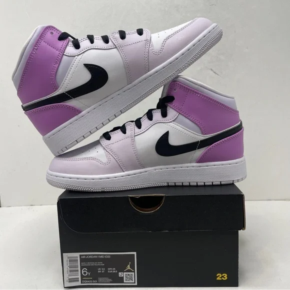 Nike Air Jordan 1 Retro Mid GS “Barely Grape/Lilac” 2023 - Picture 2 of 4